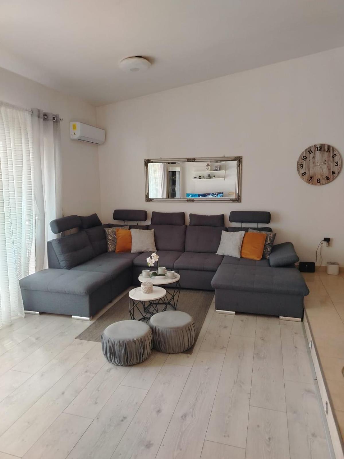 Apartment Flowers Бибине Екстериор снимка