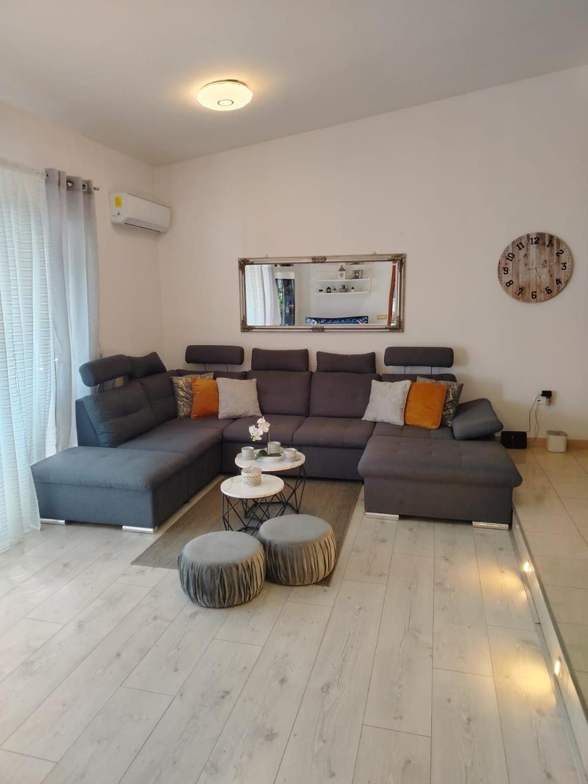 Apartment Flowers Бибине Екстериор снимка