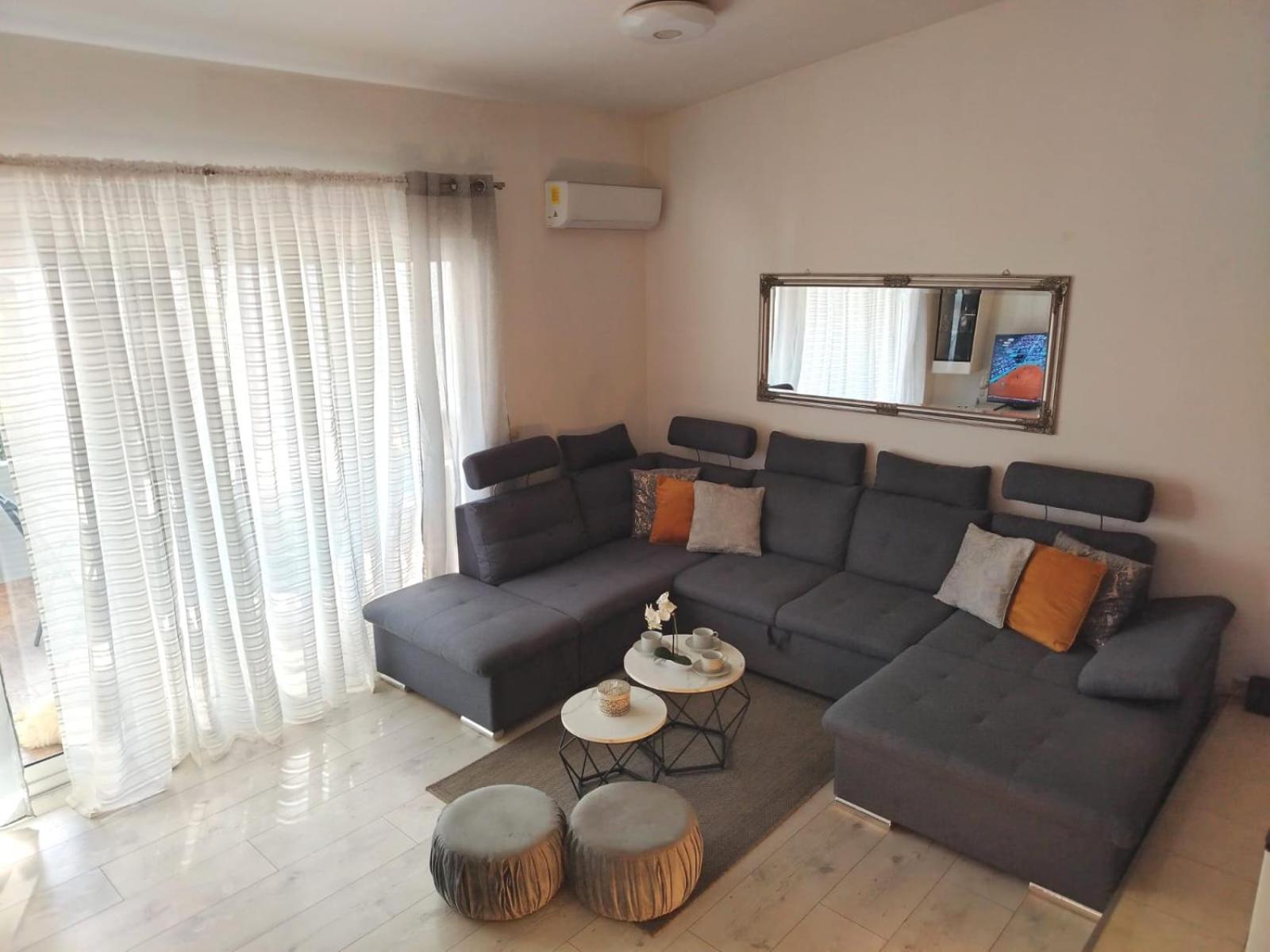Apartment Flowers Бибине Екстериор снимка